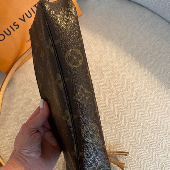 LOUIS VUITTON Authentic Monogram Pochette Accessories w Unbranded Vachetta Strap - Picture 8 of 15